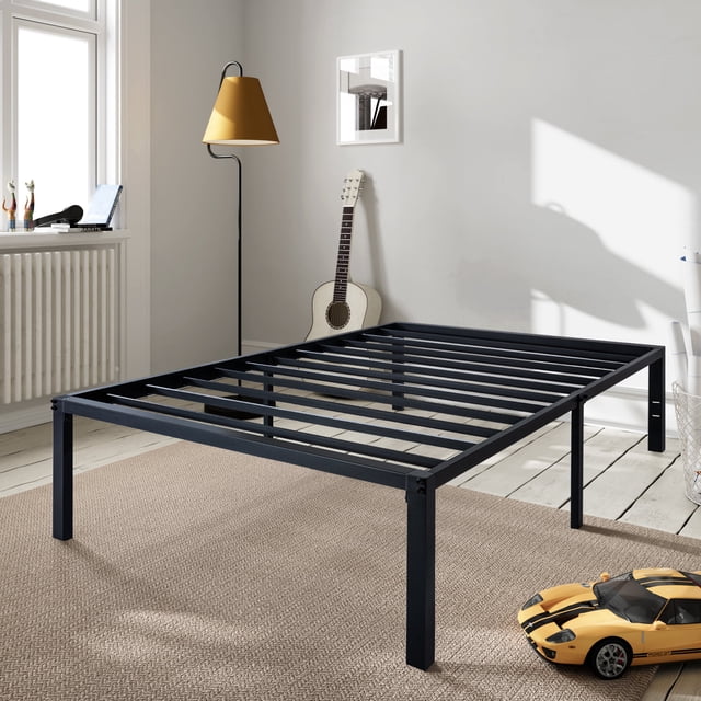 Amolife Cadre de Lit Plateforme en Métal Robuste Format Simple avec 16,5 Pieds' Grand Espace de Rangement sous le Lit Exposé dans une Chambre Moderne. le Cadre en Métal Noir Présente des Lattes Robustes avec des Joints d'Amorti Sans Bruit et des Trous Réservés pour la Compatibilité avec la Tête de Lit. la Conception Offre un Grand Espace de Rangement en Dessous, Idéal pour Organiser des Articles Saisonniers. un Tapis beige, une Guitare et une Voiture-Jouet Sont Visibles dans la Pièce.
