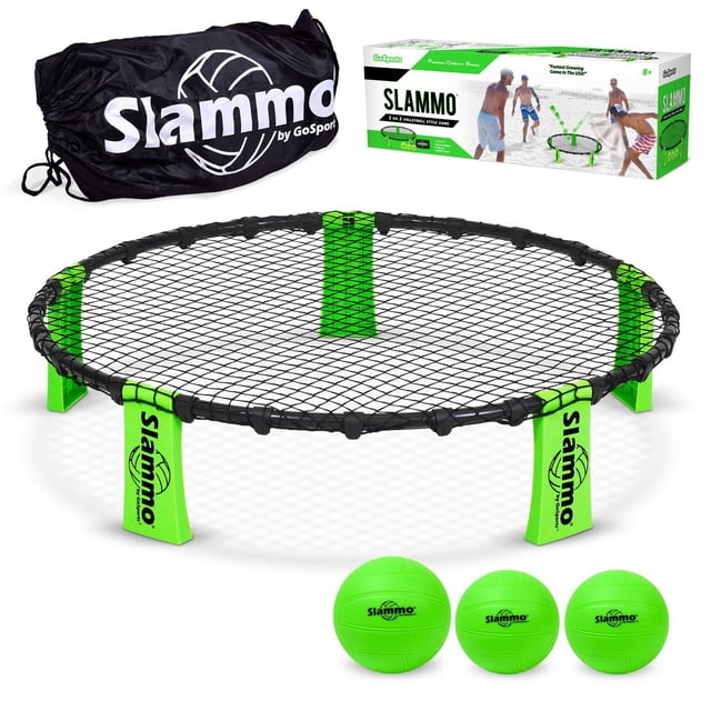 GoSports Slammo Ensemble de Jeu avec un Filet Noir Circulaire sur Quatre Pattes Vert Vif Marquées des logos Slammo, Trois Balles Vert Néon de Tailles Variables, un Sac de Transport Noir avec la Marque Slammo Blanche, et la Boîte Représentant des Joueurs Profitant de Ce Jeu de Pelouse Extérieur de Style Volleyball.
