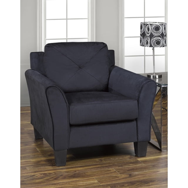 K-Living Samara Chaise Stationnaire en Microsuède KD Bleu Minuit, Orientée vers l'Avant avec Larges Accoudoirs Rembourrés, Revêtement en Microsuède Respirant, Coussin de Dossier Cousu avec Coutures Diagonales, et Pieds en Bois Robustes sur Plancher de Bois Franc à Côté d'Une table d'Appoint Miroir avec une Lampe à Motif Circulaire Noir et Blanc, Convient aux Sièges de Salon accent et Est Souvent Utilisée pour Lire Ou Se Détendre.