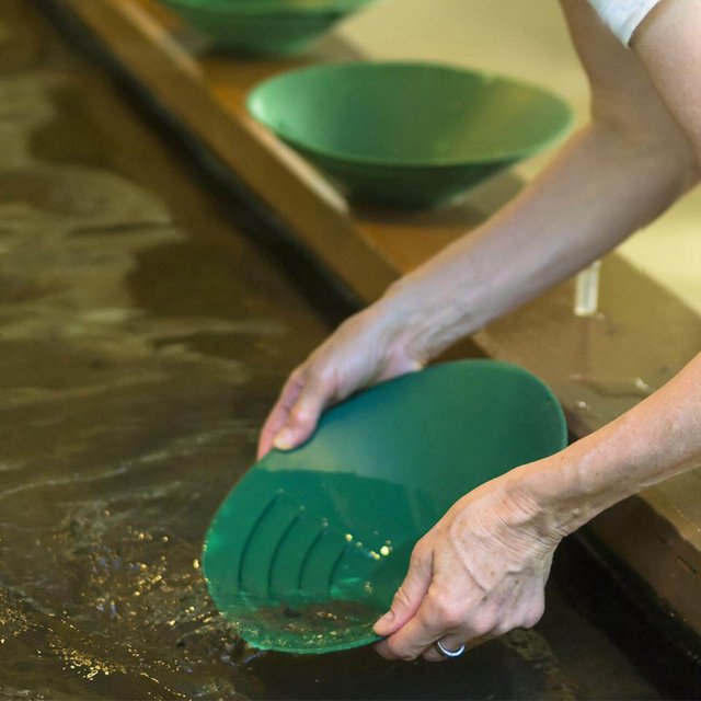 kurtrusly 15" Dual Riffle Gold Pan for Nugget Mining Dredging River Panning Green