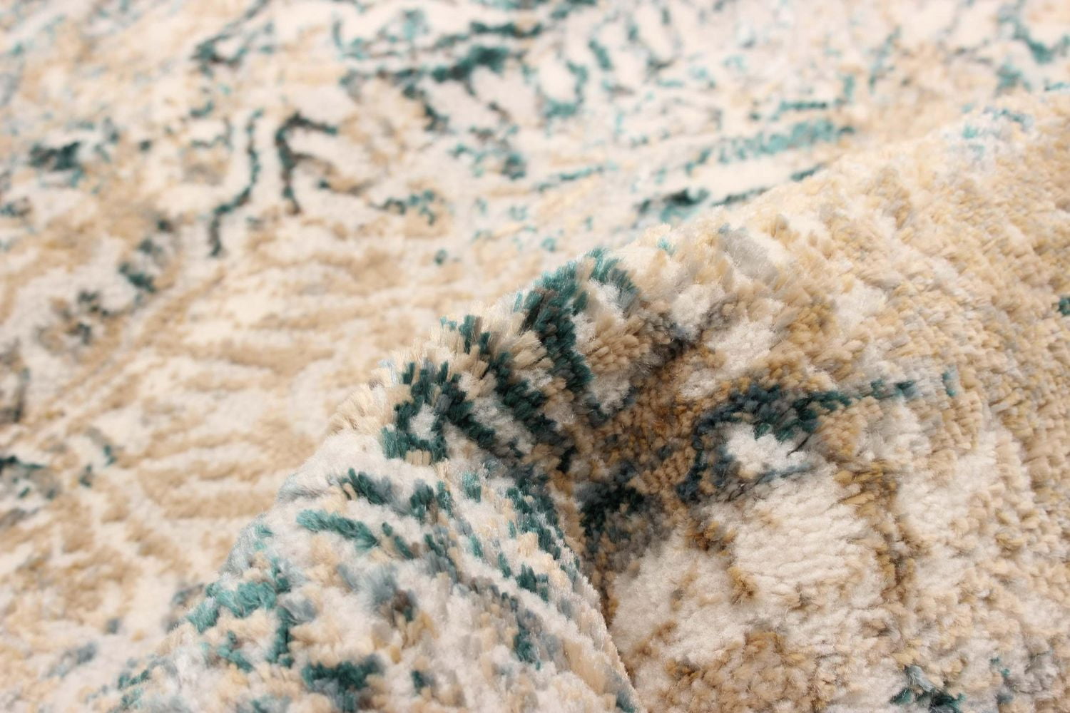 ECARPET Zoe Traditional Area Rug for living room, bedroom, dining entrance, hallway and more.