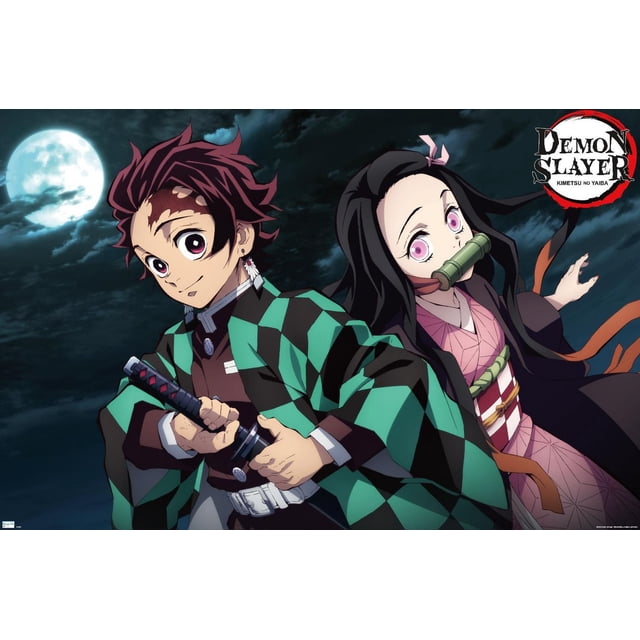 Demon Slayer - Tanjiro & Nezuko Affiche Murale de Nuit Représentant Tanjiro dans un haori à Carreaux Vert et Noir Tenant un katana et Nezuko dans un kimono Rose avec une Muselière en Bambou, contre un Ciel Nocturne Sombre avec une Pleine Lune et des Nuages, Mettant en Vedette le logo Demon Slayer dans le Coin Supérieur Droit. Cette Affiche Convient à la Déco de Chambre à Thème Anime Ou aux collections de Fans.