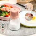 thumbnail image 4 of Shaker à Assaisonnement Quantitatif, Distributeur de Sel à Pression 0,5 g par Pression, Bouteille de Condiments Scellée avec Couvercle, Pot à Épices de 180 ml pour Cuisine, Barbecue et Pique-Nique, 4 of 4