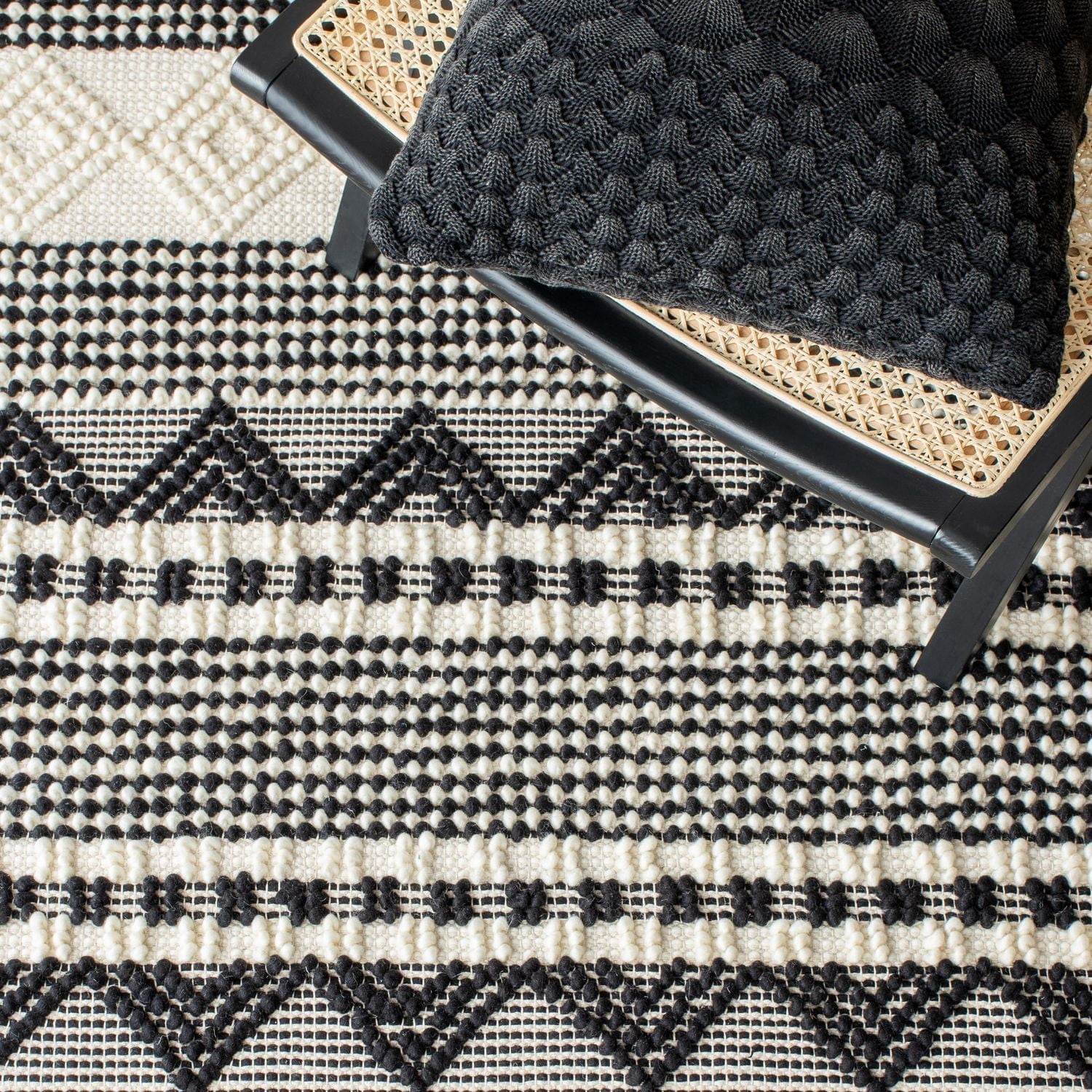SAFAVIEH Natura Carly Geometric Braided Wool Area Rug