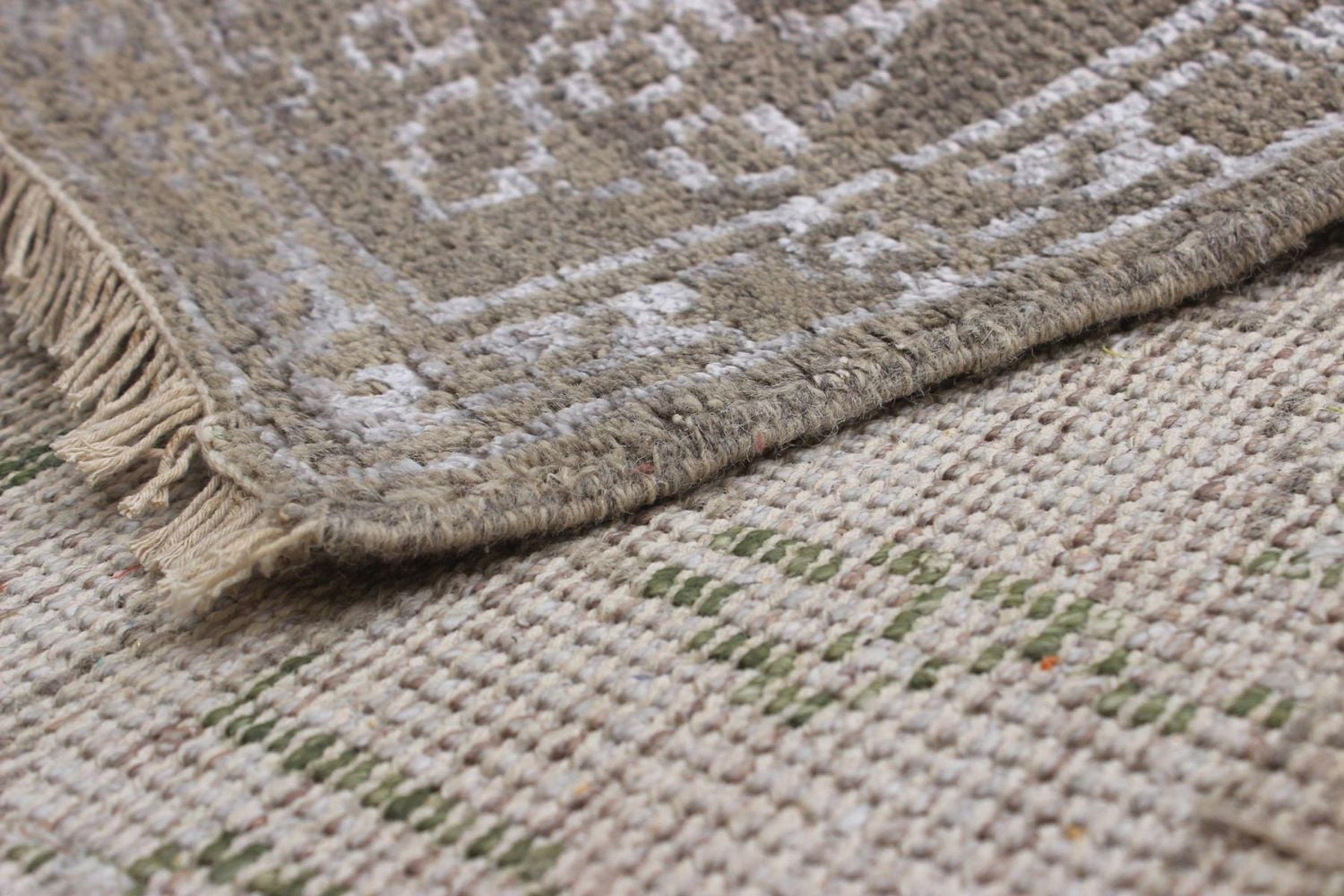 ECARPETGALLERY Tapis Noué à la Main pour Salon, Salle à Manger et Chambre à Coucher Style décontracté Collection La Seda 5'1" x 8'2" en Gris