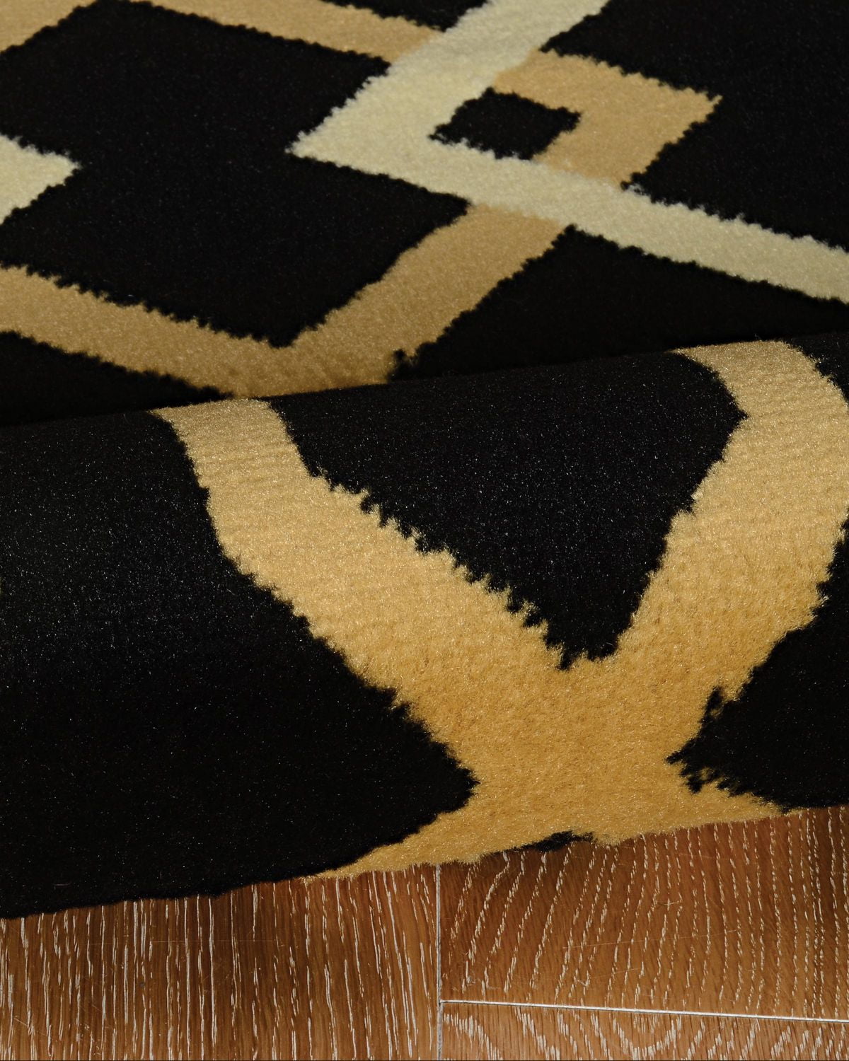 Tapis Capri Hex noir & beige de 6 pi 5 po x 9 pi 3 po