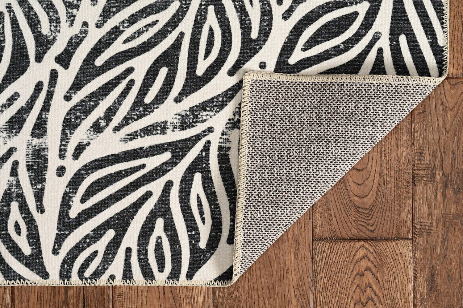 Tapis de couloir lavable Leona 2 pi x 8 pi ivoire et noir