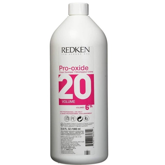Redken Pro-Oxide Révélateur Crème Volume 20 Bouteille de 33,8 Oz. la Bouteille Blanche Présente un Texte Rose Audacieux Indiquant le Volume 20 et la Force de 6 %, Conçue pour des applications Professionnelles de Coloration des Cheveux. le Produit Est Unisexe et Contient 33,8 Onces de Révélateur Crème.