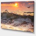 thumbnail image 2 of Lever de Soleil et Vagues Océaniques Rugissantes, 2 of 3