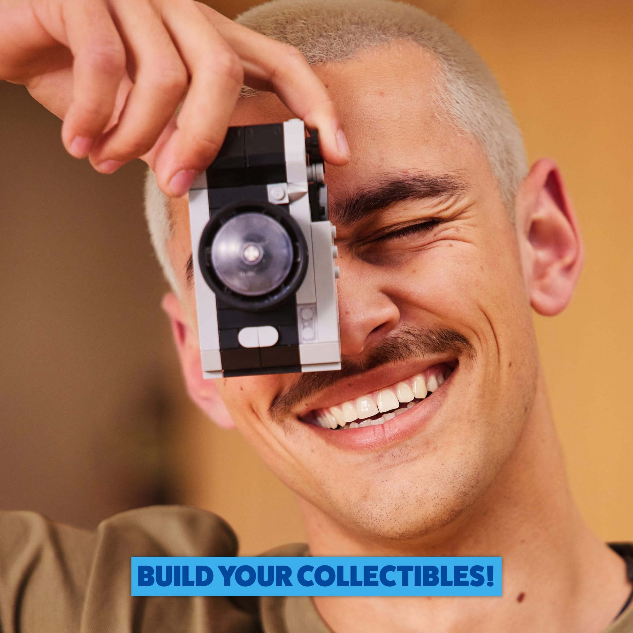 MAX Build More Premium Retro Series 2 (Camera) by ZURU : Jouet déballage avec mini briques à collectionner, jusqu'à 188 pièces, 4 designs à construire. Pour enfants, préados, adultes, dès 8 ans.