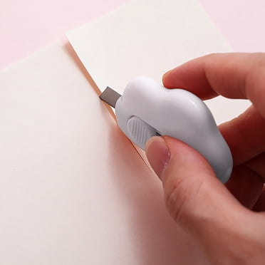 Amzcrzy Coupe-Papier Mini Coupe-Boîte Portable, Couteau Utilitaire Rétractable, Petit Couteau à Papier Rétractable Bricolage, Papeterie Scolaire Mignon Coupe-Papier pour Colis, Lettres et Cartes Organisateur de Bureau