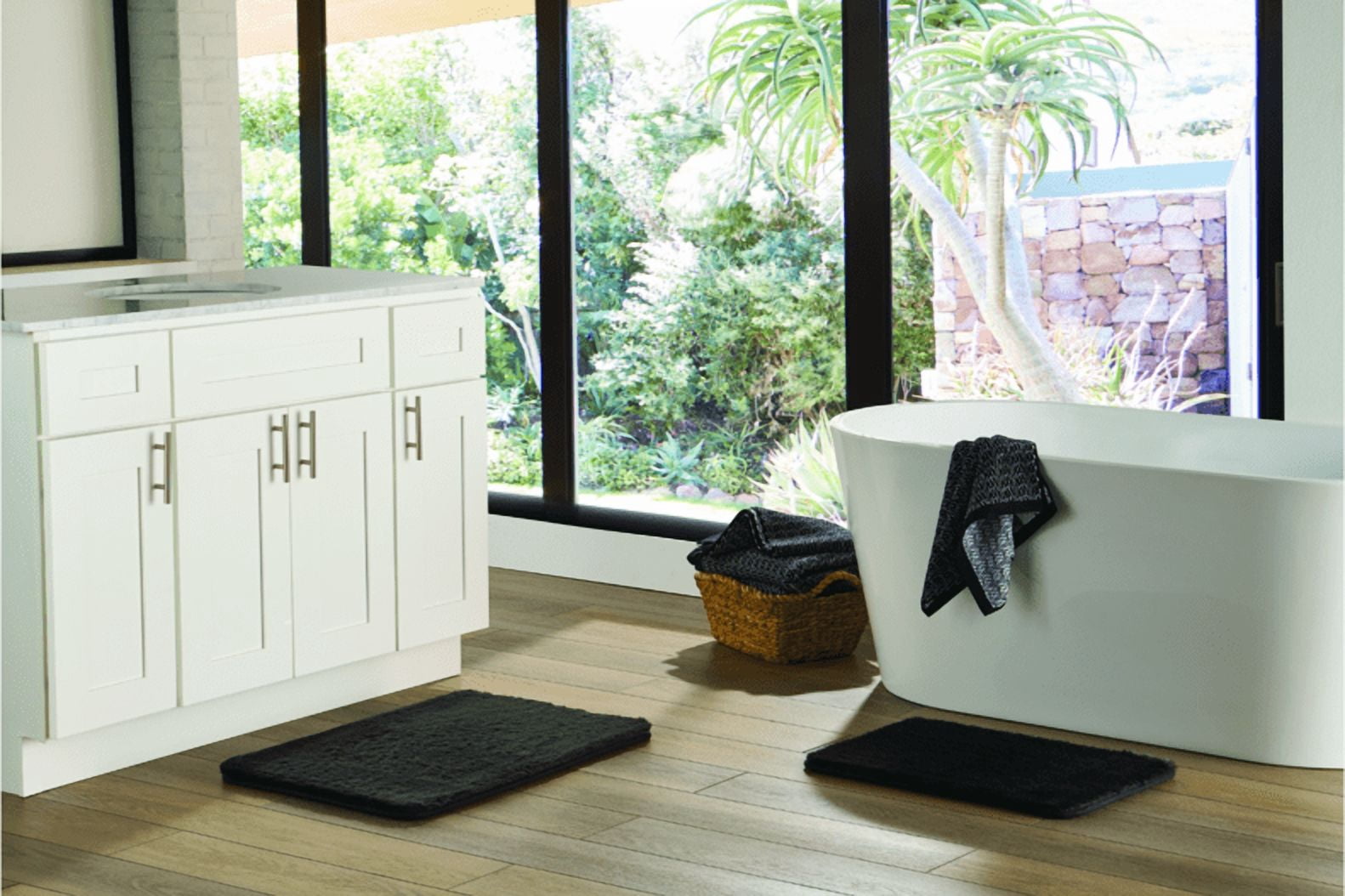 Ensemble de 2 tapis de bain en fausse fourrure de lapin grise Better Homes & Gardens, 17" x 24" et 20" x 30".