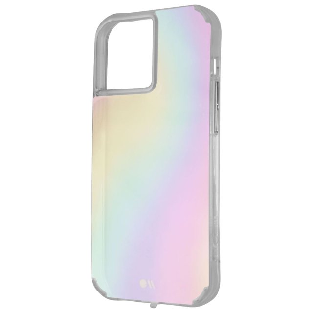 Case-Mate Étui à Bulles de Savon pour iPhone 13 Pro Max au design de Bulles de Savon Iridescentes. l'Étui Présente une Finition Iridescente Tourbillonnante Qui Change avec le Mouvement et la Lumière, Offrant un Profil Mince avec Revêtement Anti-Rayures et Côtés Flexibles pour une Prise Accrue. Il Offre une protection contre les Chutes de 10 Pieds, une Lunette Surélevée pour la Sécurité de l'Écran et de l'Objectif, et Est Fabriqué avec des Matériaux d'Origine Végétale.
