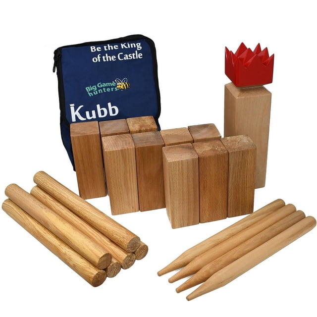 Big Game Hunters Ensemble de kubbs en Bois de Hêtre Verni Comprend un Bloc king en Bois Massif avec Détail de Couronne Rouge, 10 kubbs Rectangulaires, 6 Bâtons, 4 Poteaux d'Angle Pointus, et un Sac de Transport à Fermeture à Glissière Bleu avec Règles de Jeu, Idéal pour les Jeux Extérieurs dans la Cour et les Jeux Sociaux.