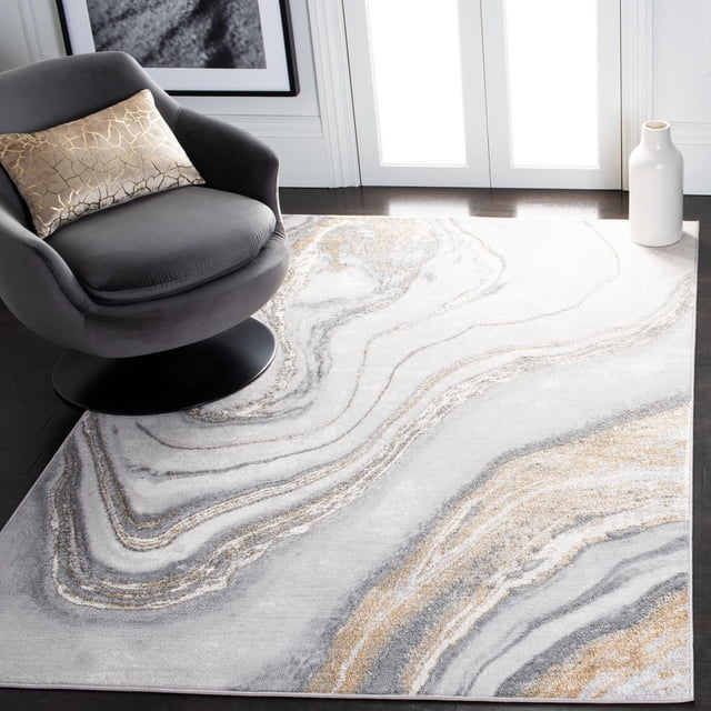 SAFAVIEH Orchard Ernesto Tapis Contemporain Abstrait pour Aire avec Motifs Abstraits Tourbillonnants en Tons Gris, beige et Crème, Tissé Mécaniquement avec des Fils Synthétiques de Coupe Moyenne pour la Durabilité et le Confort, Exposé avec une Chaise Pivotante Gris Foncé et un vase Blanc sur Plancher de Bois Franc Foncé.