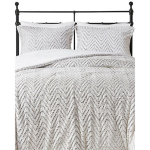 Pemberly Row Polyester Back Printed Long Fur Comforter Set in Ivory