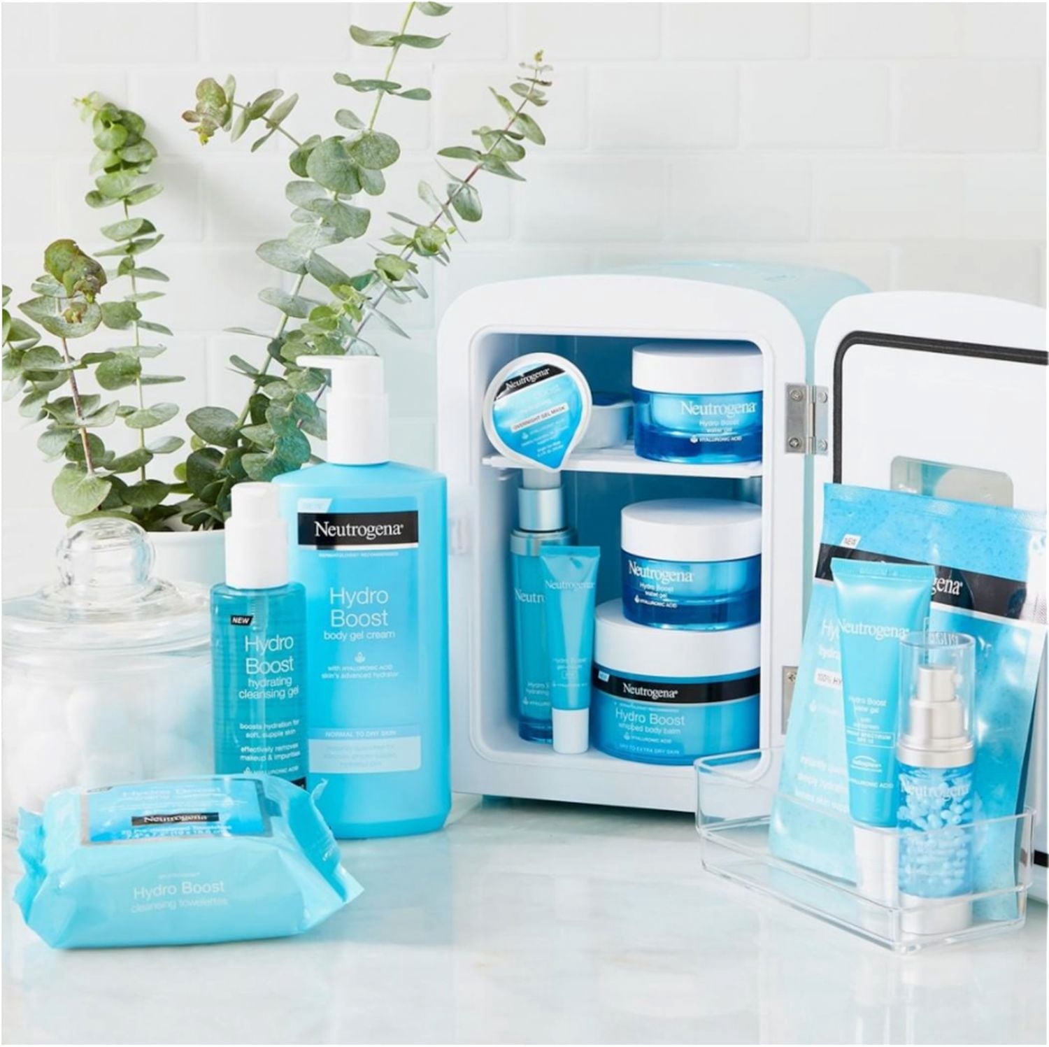 Neutrogena Hydro Boost Exfoliating Face Scrub - Hyaluronic Acid and AHA - Gel Cream Face Cleanser - Non-Comedogenic
