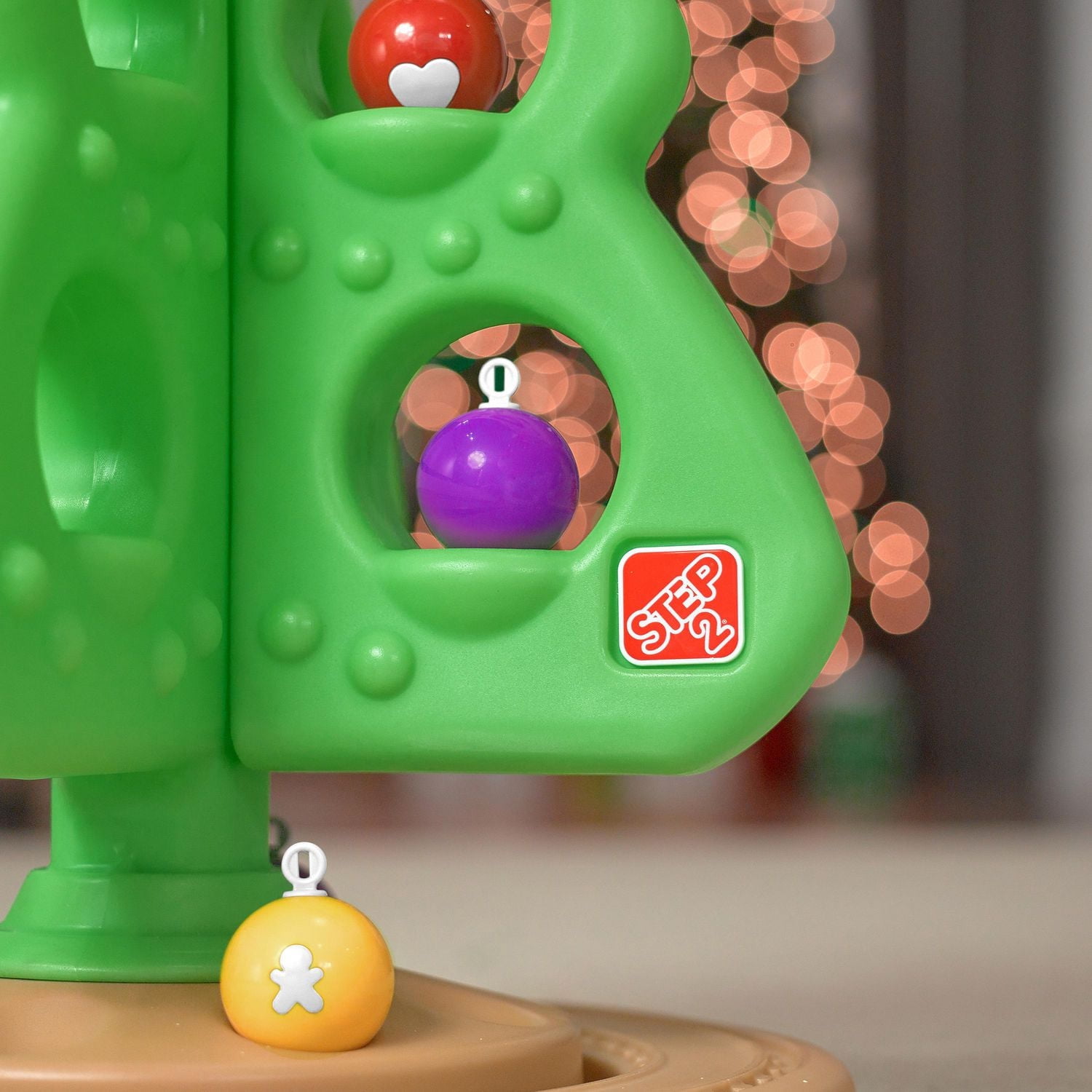 Step2 Mon Premier Sapin de Noël Comprend un Train et 8 Ornements pour les Enfants de 18 Mois à 4 Ans