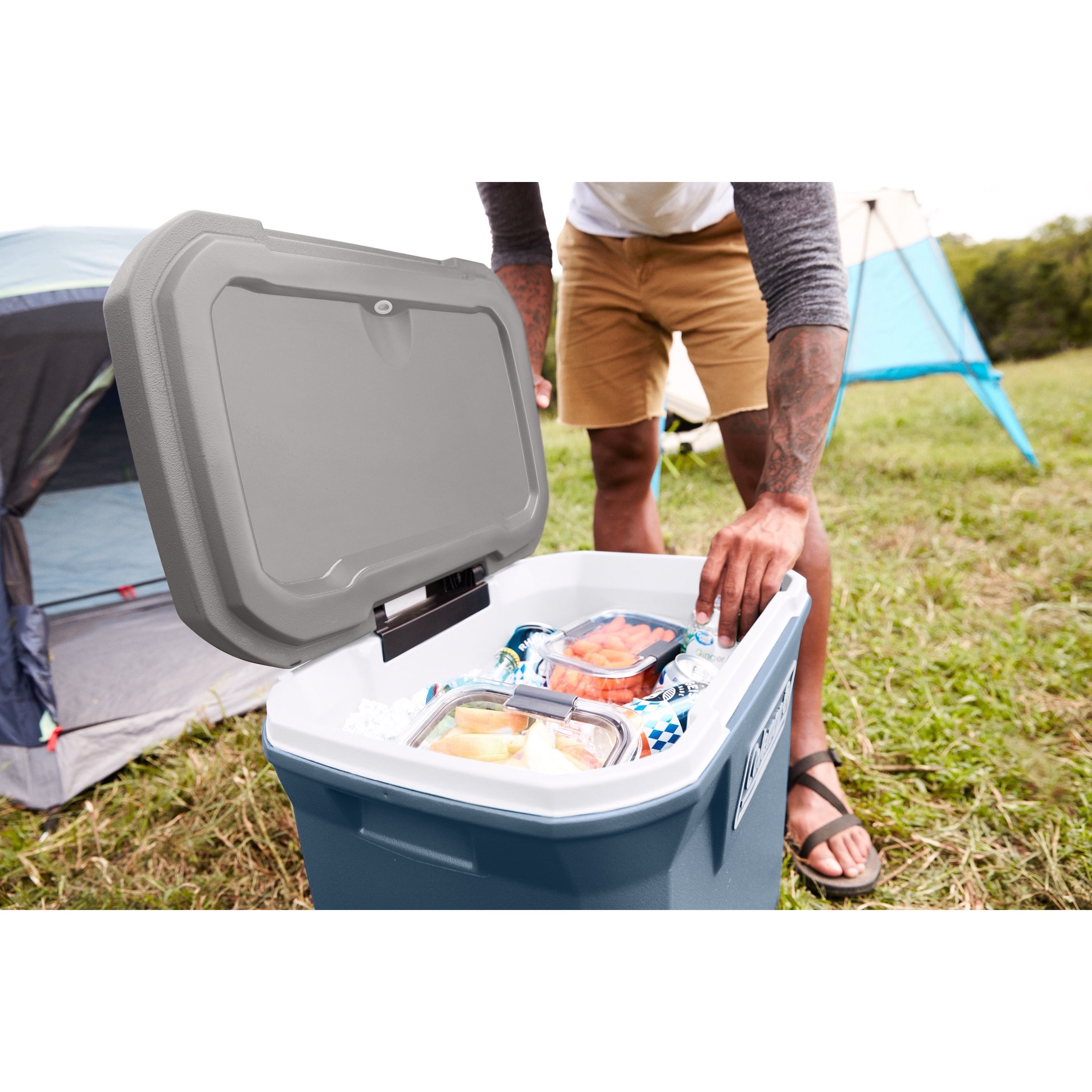 Coleman Classic Series 60-Quart Wheeled Camping Cooler, 56.7-Litre Camping Cooler, Lakeside Blue