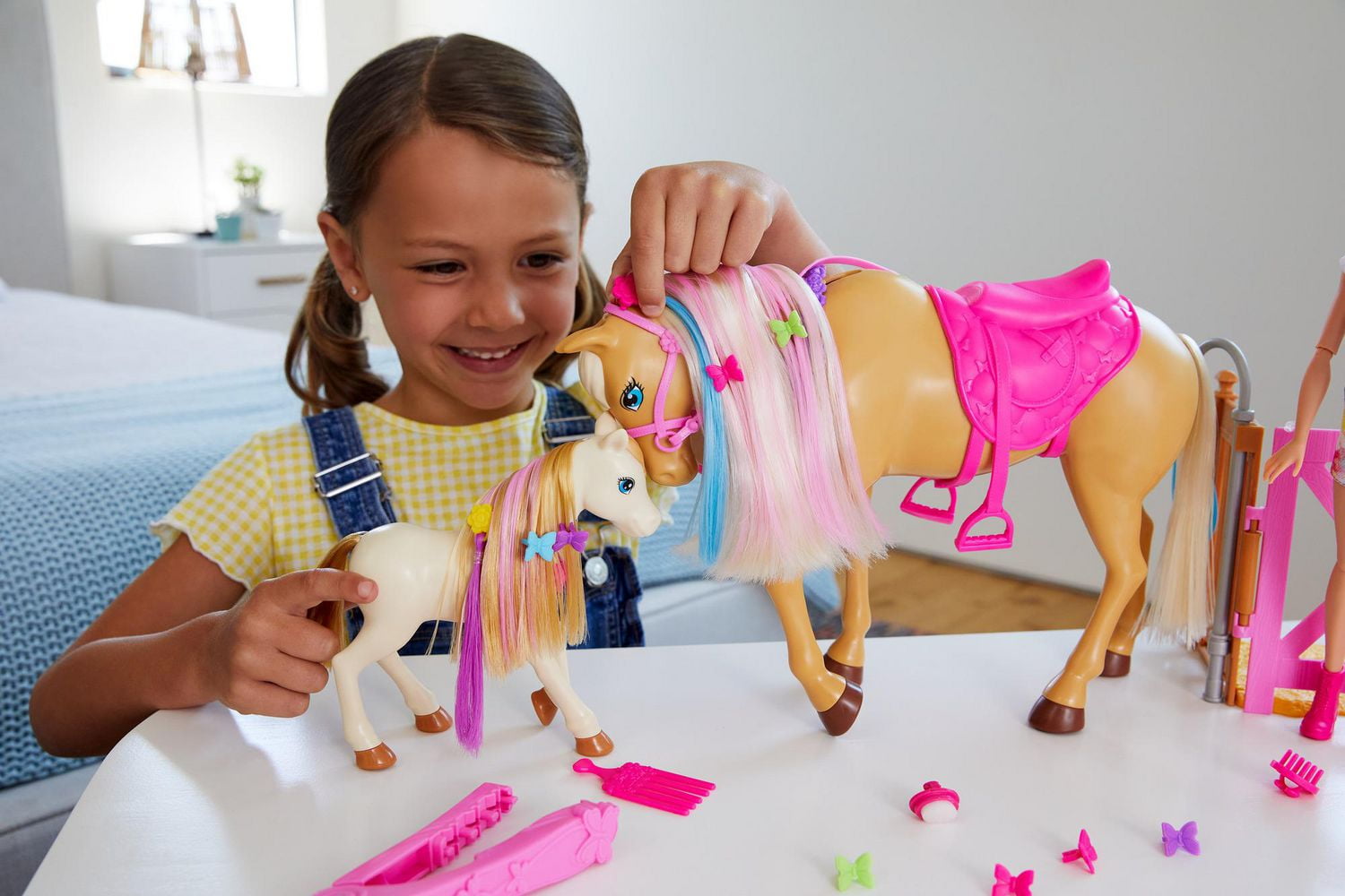 Barbie Groom 'n Care Playset with Doll, 2 Horses & 20+ Accessories, 3 to 7 Year Olds