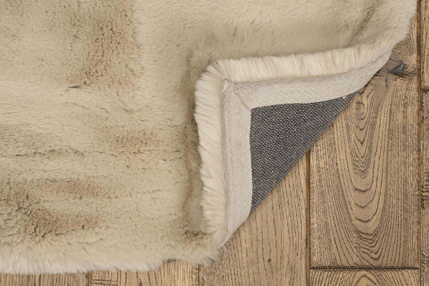 Tapis Maven Faux Lapin gris pâle de 8 pi x 10 pi