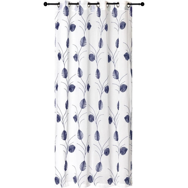 Safdie & Co. Panneau de Rideau Dolly Palmier Brodé 84 L Bleu Délavé avec Motifs de Feuilles de Palmier Brodées en Bleu Délavé sur Tissu Blanc Filtrant la Lumière, Suspendu à une Tringle à Rideau Noire avec Oeillets Métalliques, Infroissable et Résistant à la Poussière, Idéal pour des Habillages de Fenêtre Élégants Ou la Superposition.