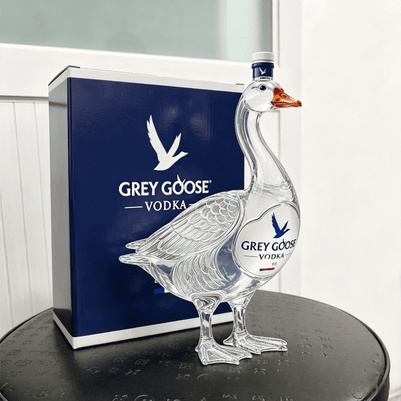 3D Sculpted Grey Goose Glass Whiskey Bottle, 350Ml Unique Glass Vod.ka Whiskey Bottle Gift for Whiskey Lovers Pet for Home Bar Display, Father's Day Gift With Box