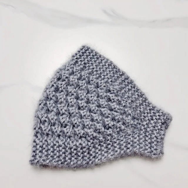 LinYooLi Bonnet d'Hiver Épais de Haute Qualité Creux Queue de Cheval pour Femmes Automne Chaud Bonnets Tricotés pour Femmes Cache-Oreilles