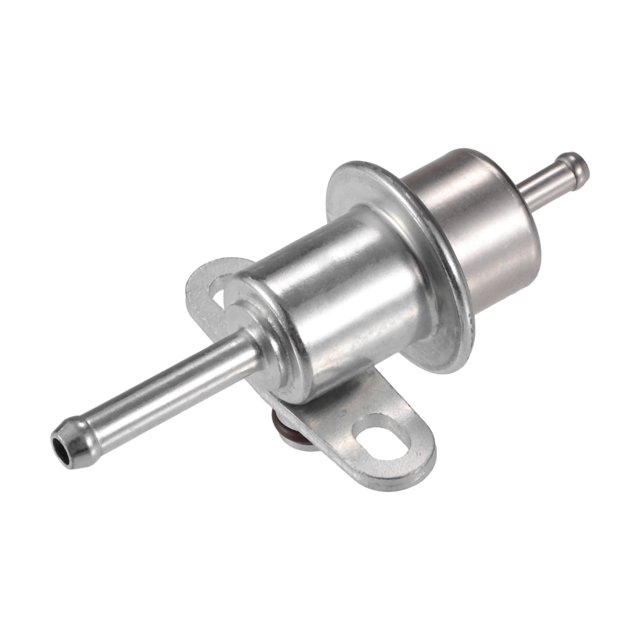 Régulateur de Pression à Injection de Carburant No.15610-67D00 pour Suzuki Esteem 1999-2002, Fini Métal Ton Argent. Conçu pour les Pièces de Rechange Automobiles, Il Présente un Corps Cylindrique compact avec Supports de Montage et Orifices d'Entrée/sortie de Carburant pour une Régulation Efficace de la Pression de Carburant.