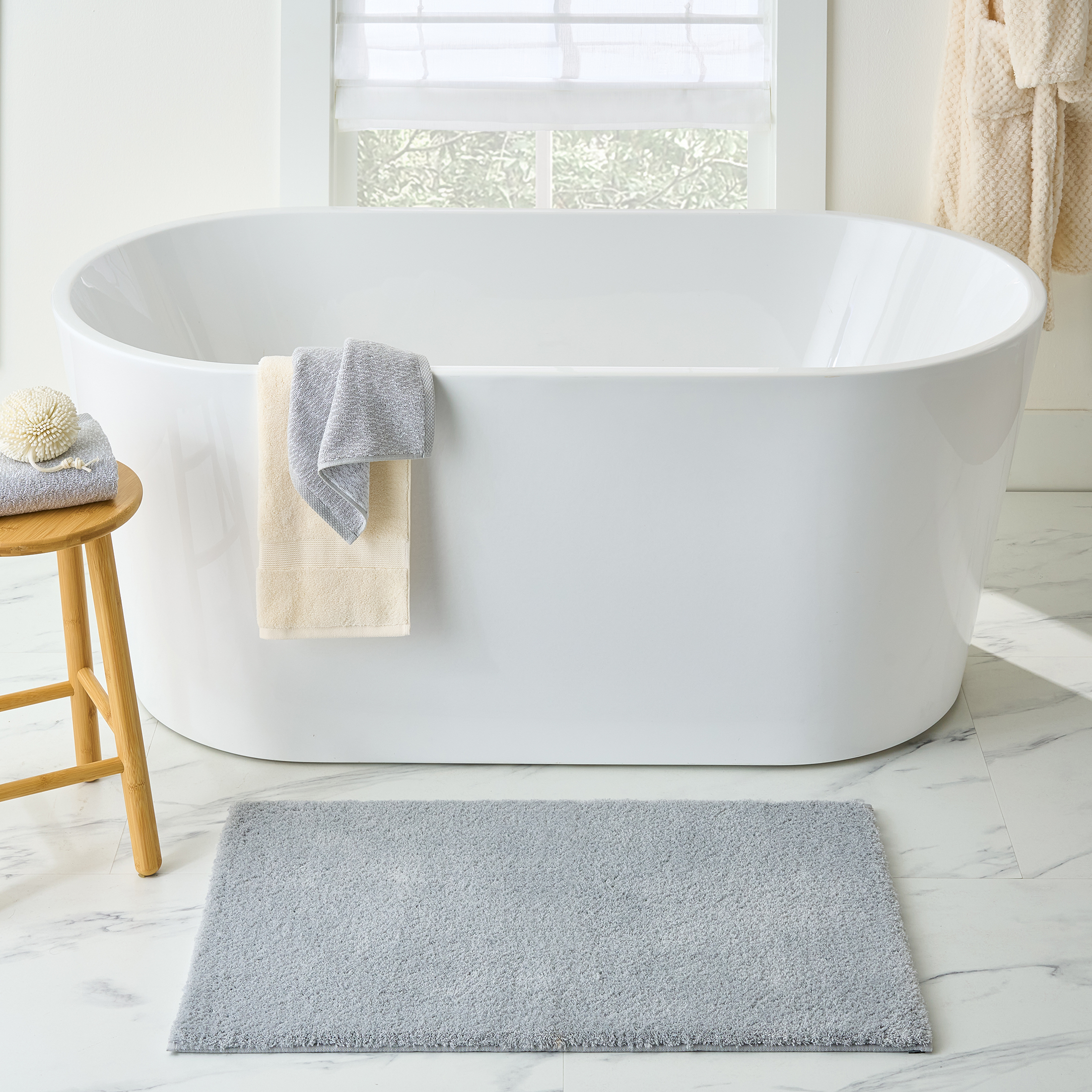 Tapis de bain ultra doux en polyester Better Homes & Gardens, 20 x 34 po, Argent Doux