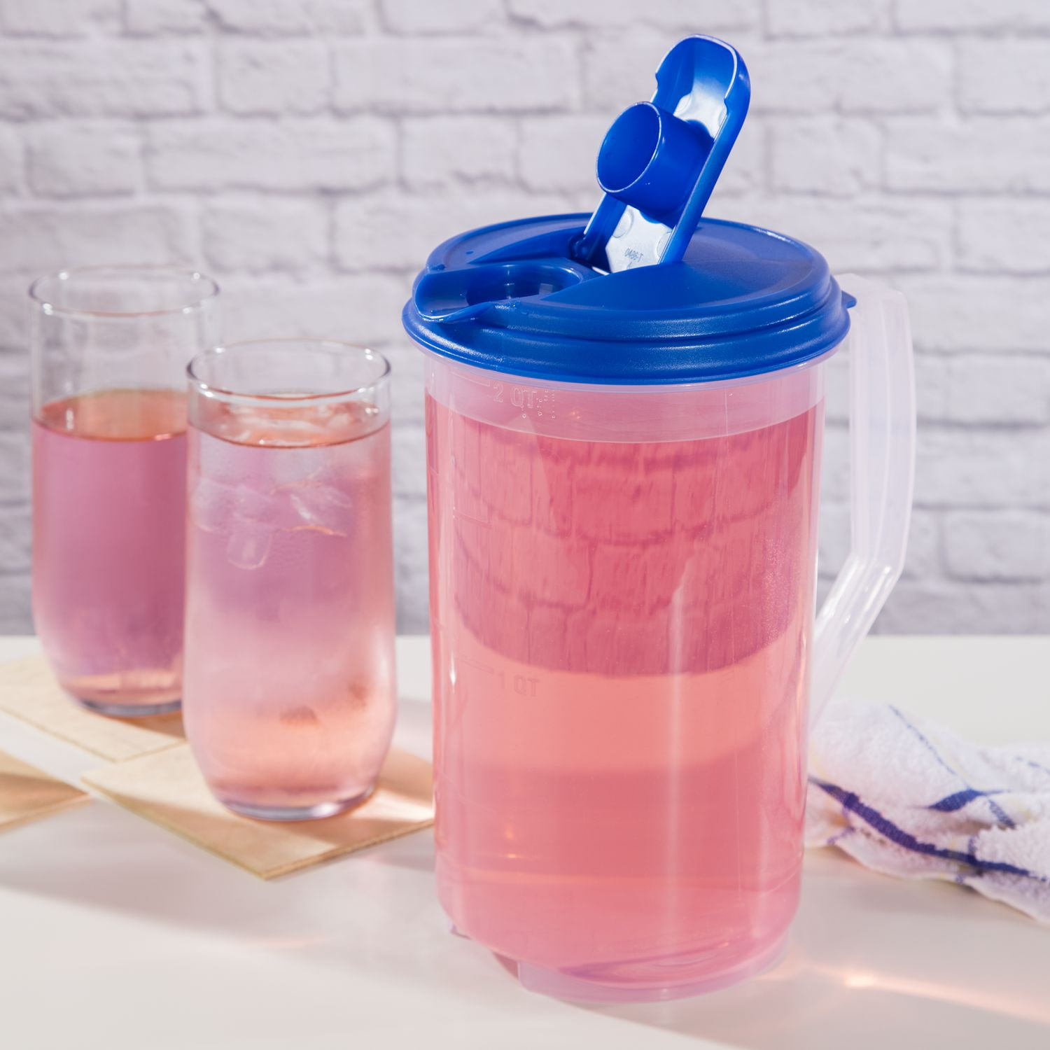 Pichet rond de Sterilite d'1,9 litres en bleu