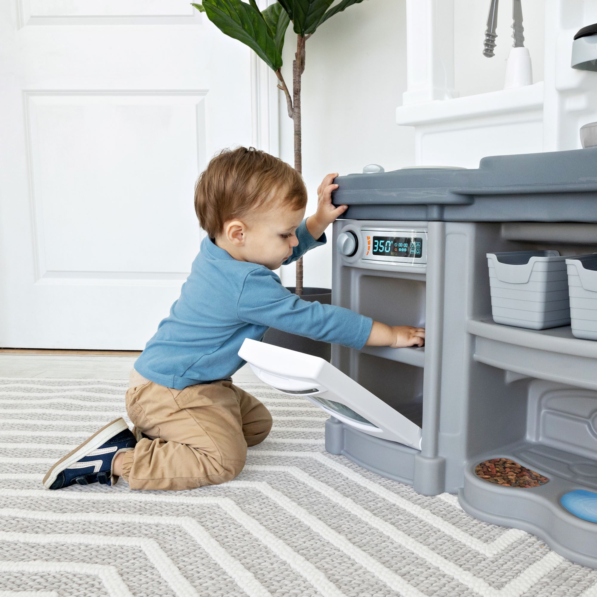 Step2 Fun with Friends – Cuisine pour tout-petits (Gris) – Inclut des accessoires – Pour les enfants de 2 ans et plus