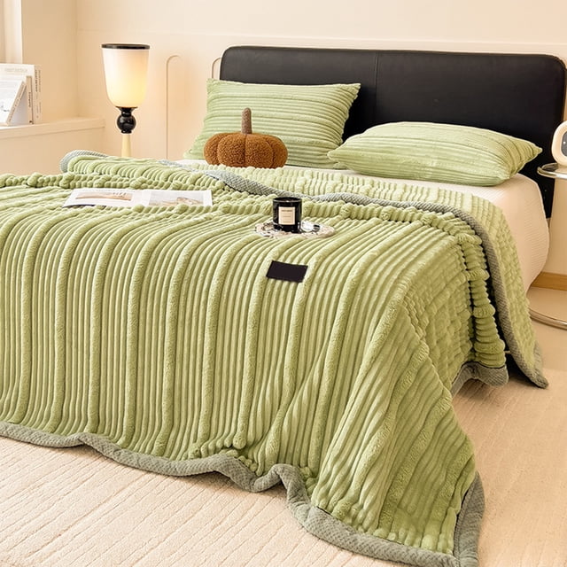 EGNMCR Throw Blanket, Throw Blanket for Couch Rabbits Furs Blanket Thickened Office Nap Blanket Air Conditioning Sofa Corals Fleece Lunch Break Shawl Small Blanket Rabbit fur blanket