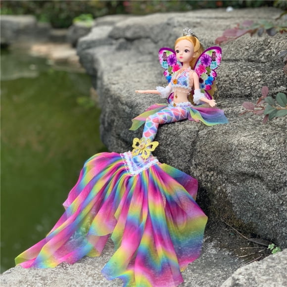 Enchanting Sophia : Poupée Sirène Arc-en-Ciel et Princesse Féerique de 45 cm avec 11 Articulations Mobiles, Yeux 3D Réels, Cheveux Stylables, Couronne et Boucles d'Oreilles – Plastique ABS Durable, 3 Mois-18 Ans, Emballage en Sac Transparent
