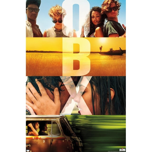 Netflix Outer Banks - Affiche Murale OBX, 22,375 Po x 34 Po Présentant un collage de Jeunes sous un Ciel Bleu, un Coucher de Soleil Doré sur des Marais avec un Bateau, un Gros Plan d'Un couple sur le Point de s'Embrasser, et une Fourgonnette vintage Passant devant une Verdure Floue, avec de Grandes Lettres Blanches O, B et x Superposées aux images, Convient pour Décorer des Chambres, des Dortoirs Ou des Espaces de Vie.