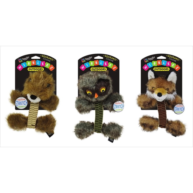 Wibbleez - Ensemble de Jouets pour Chien Extensible et Qui Couine Montrant Trois Modèles d'Animaux en Peluche : un Castor Brun, un Hibou Gris aux Yeux Jaunes et un Bec orange, et un Renard Brun aux Oreilles Blanches, Chacun avec une Section Intermédiaire en nylon Tissé Extensible et des Membres en Peluche Doux, Emballé sur des Cartes Noires Étiquetées « Wibbleez Outdoors » Comprenant des Éléments Sonores Qui Couinent et Froissables pour un Jeu Interactif pour Chien.