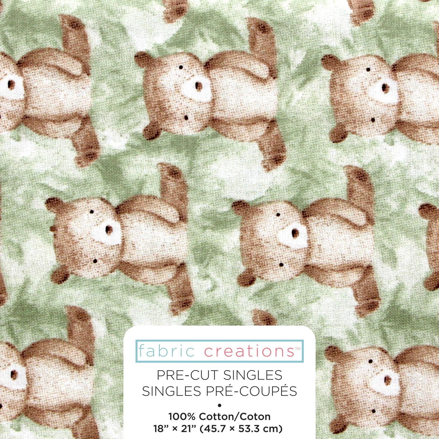 FABRIC CREATIONS blanc ours Sitting en Grass coupon fat quarter, 45 × 53 cm (18 × 21 po), Forest