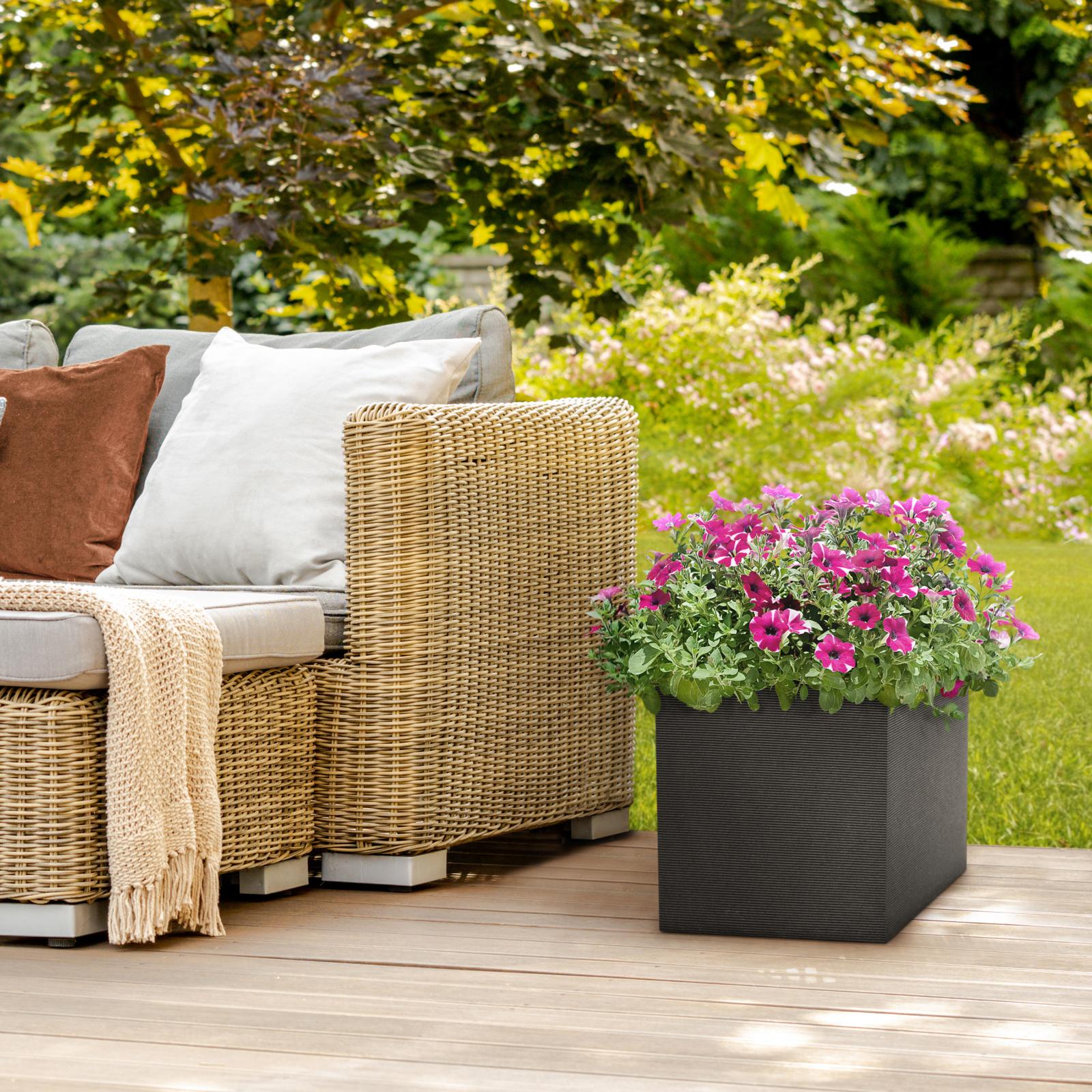Jardinière carrée auto-arrosante Citadel Horizon de taille moyenne, 33 cm de large x 35 cm de haut, en matériau recyclé, pour intérieur/extérieur, noire