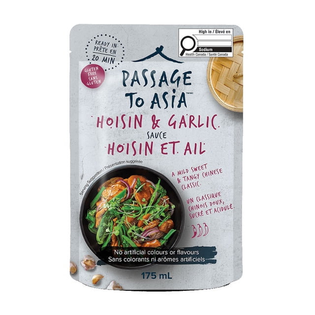 Passage Foods Passage To Asia Sauce Hoisin et à l'Ail Pochette de 175 ml, Sans Gluten et Prête en 20 minutes, Présentant une suggestion de Service de Poulet Sauté et de Légumes dans un Bol Noir, Ne Mettant en Valeur Aucun Colorant Ni Arôme Artificiels et Son Utilisation comme Sauce Chinoise Savoureuse pour Sauté.