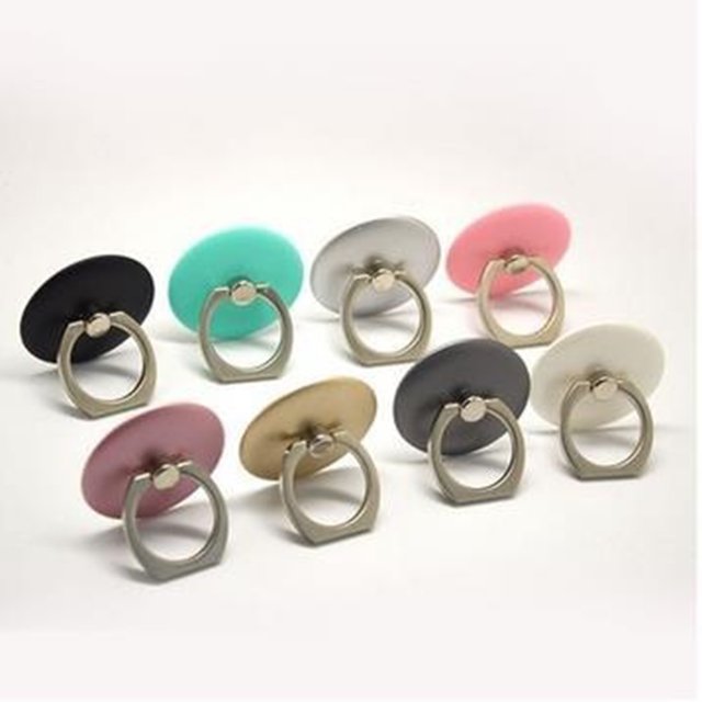 Xingzhi Support Rond Adhésif pour Téléphone avec rotation à 360 Degrés et Inclinaison Verticale à 120 Degrés. Fabriqué en ABS, Alliage d'Aluminium et EVA, Ce Support Anneau pour Téléphone Présente un Fort Dos Adhésif, une Conception Réutilisable et une Fonctionnalité Antichute. Sa Taille Compacte et Sa Conception Légère le Rendent portable et Facile à Transporter. Offert en Plusieurs Couleurs, Y Compris Noir, Rose, Blanc et Vert, comme Illustré sur l'Image. Convient aux Téléphones Intelligents et aux Tablettes, Il Sert Aussi de Béquille pour une Utilisation Mains Libres.