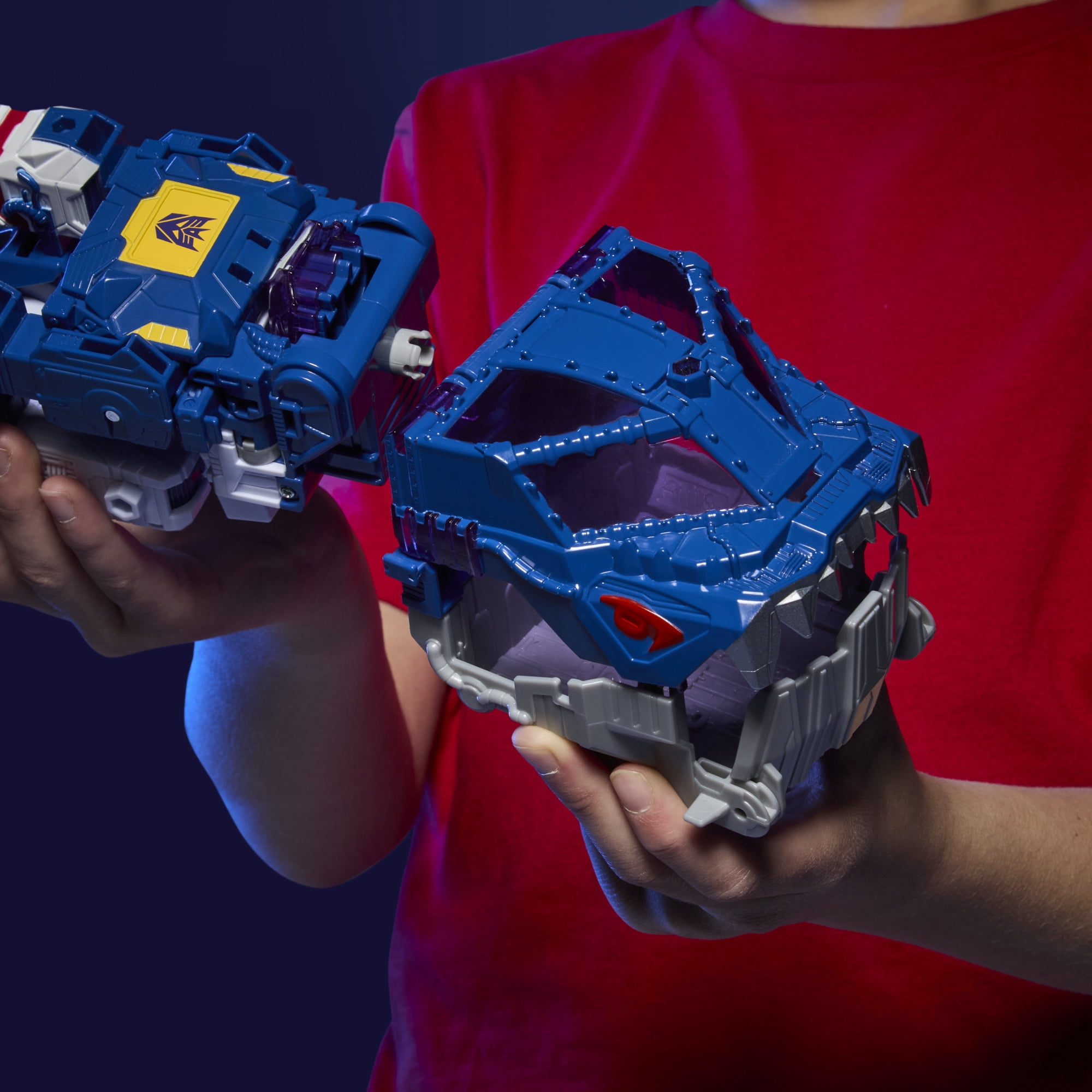 Transformers CYBERWORLD Soundwave Deep Sea Explorer Energon Surge Action Figure