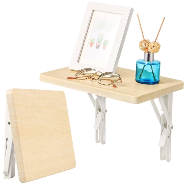 Tablette Pliante avec Support, Tablette Pliable Robuste, Table Pliante Murale en Bois Couleur Bois Brut et Blanc. Fabriquée en Bois et Acier Inoxydable, l'Étagère Mesure 11,8 Pouces par 8,3 Pouces, avec des Supports de 7,9 Pouces par 4,1 Pouces. l'Image Affiche l'Étagère en Service, Tenant un Cadre Photo, des Lunettes et une Bouteille Décorative, Ainsi Que Pliée à Plat contre le Mur. Elle Présente des Supports Pliables, une Capacité de Poids de 75 kg, et Est Idéale pour les Cuisines, Buanderies Ou Salles d'Étude
