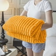 thumbnail image 4 of Couette Rafraîchissante Surdimensionnée Motif Ondulé Régulation de Température 79x59po Couverture Double Couche Jaune, 4 of 6
