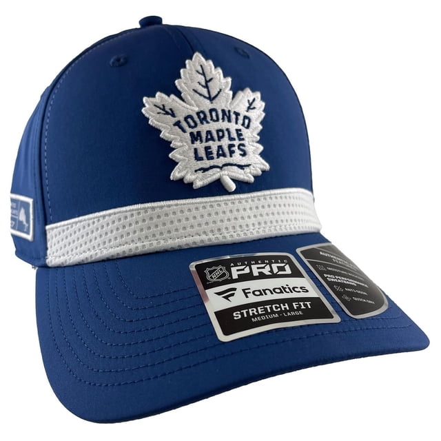 Maple Leafs de Toronto Fanatics Chapeau Blanc à Rayures avec un logo de Feuille d'Érable Blanche Brodé et un Texte Bleu Marine à l'Avant, une Rayure Texturée Blanche Autour de la Couronne, et un Bord Courbé Bleu Marine avec des Étiquettes LNH Pro et Fanatics Extensible fit, Montré à un angle avant 3/4 sur un Fond Blanc, Convient aux Tenues Décontractées Ou aux Vêtements de fan.