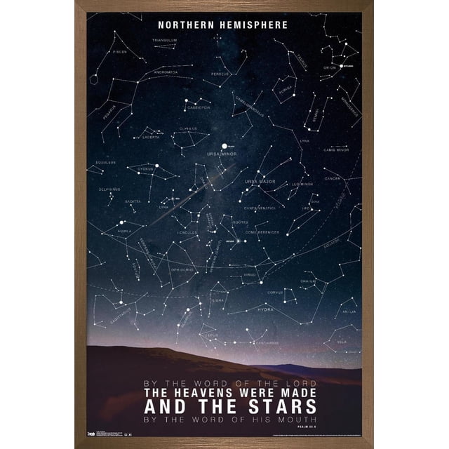 Affiche Murale The Stars, 22,375 Po x 34 Po Encadrée, Présentant une Carte Détaillée des constellations de l'Hémisphère Nord avec des Lignes de constellation Blanches et des Noms d'Étoiles sur un Fond de Ciel Nocturne Sombre au-Dessus d'Une silhouette de Montagne, Incluant une Citation Biblique du Psaume 33:6 en Texte Blanc au Bas.