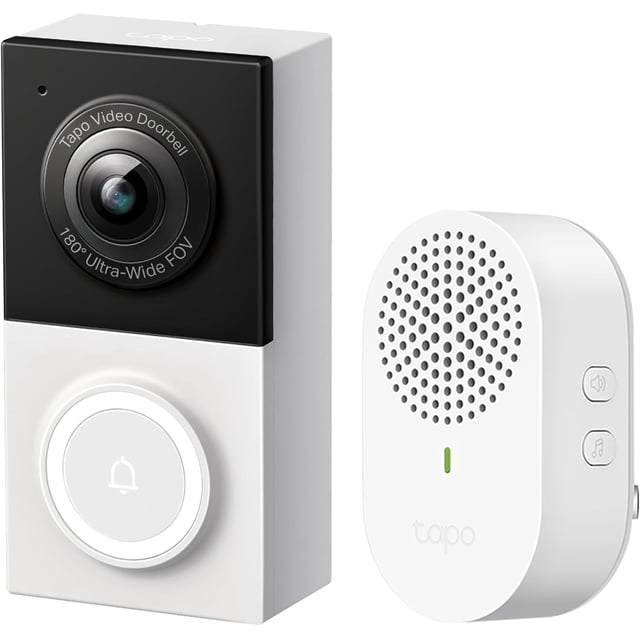 Tapo TP-Link Caméra de Sonnette Vidéo Intelligente Filaire avec Résolution 2K 5MP et FOV Ultra-Grand à 180°, Dotée d'Une Sonnette Rectangulaire Noire et Blanche avec un Objectif de Caméra Circulaire Étiqueté « Tapo Video Doorbell 180° ultra-wide FOV » et un Bouton de Sonnette Blanc Illuminé, Auxiliaire d'Un Haut-Parleur à Carillon Ovale Blanc avec Boutons Perforés avant et Latéraux pour le Contrôle du volume et de la Mélodie.
