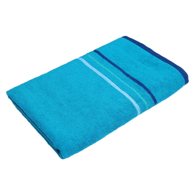 Mainstays Serviette de Plage à Rayures, Aqua, 1 Pce, 26 Pouces x 56 Pouces, Pliée pour Exposer un Tissu Doux en Coton et polyester avec Trois Rayures Horizontales en Bleu Foncé, Bleu Pâle et Vert Près d'Un Bord, avec une Boucle de Suspension pour un Rangement Facile, Idéale pour Sécher à la Plage Ou au Bord de la Piscine.