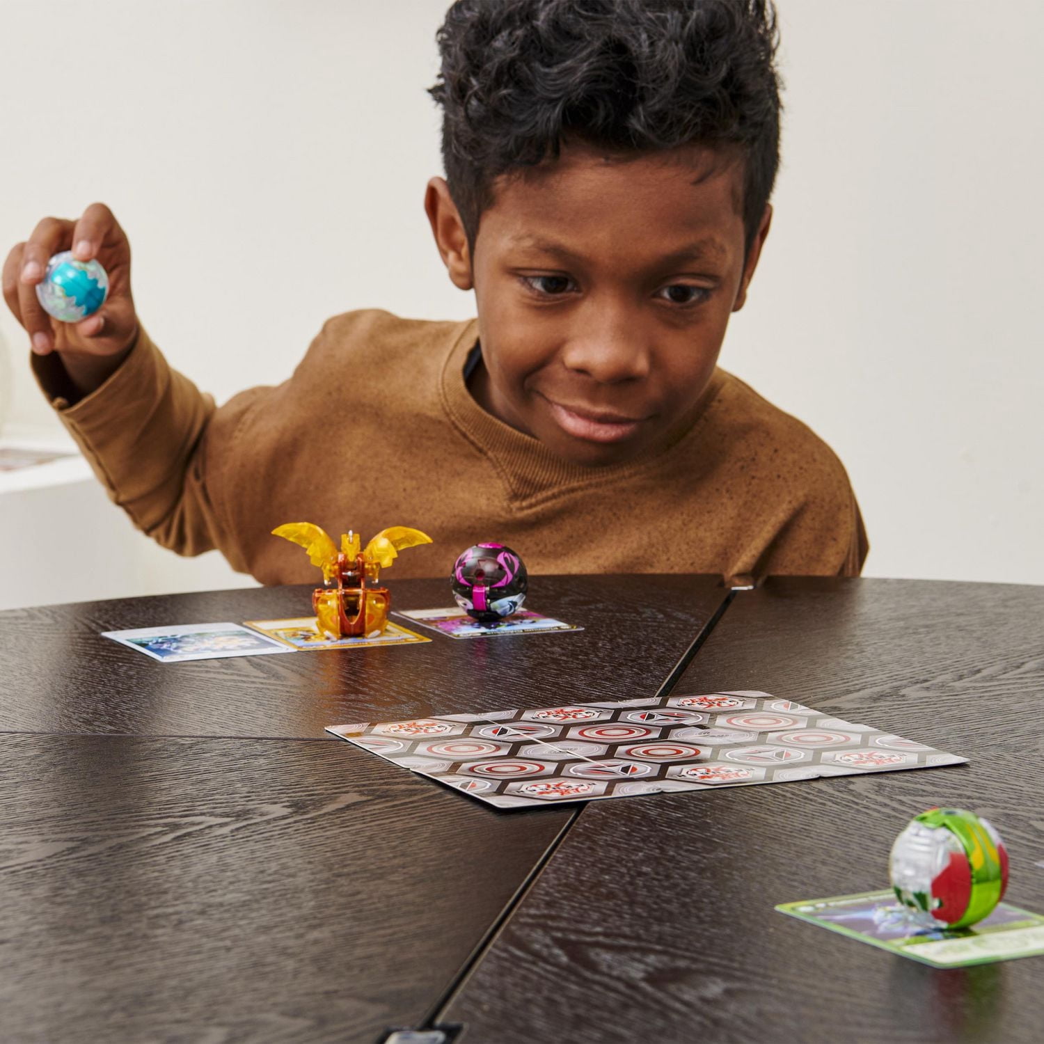 Bakugan Evolutions, Colossus, Figurine articulée de 5,1 cm et carte à collectionner, jouets pour garçons à partir de 6 ans