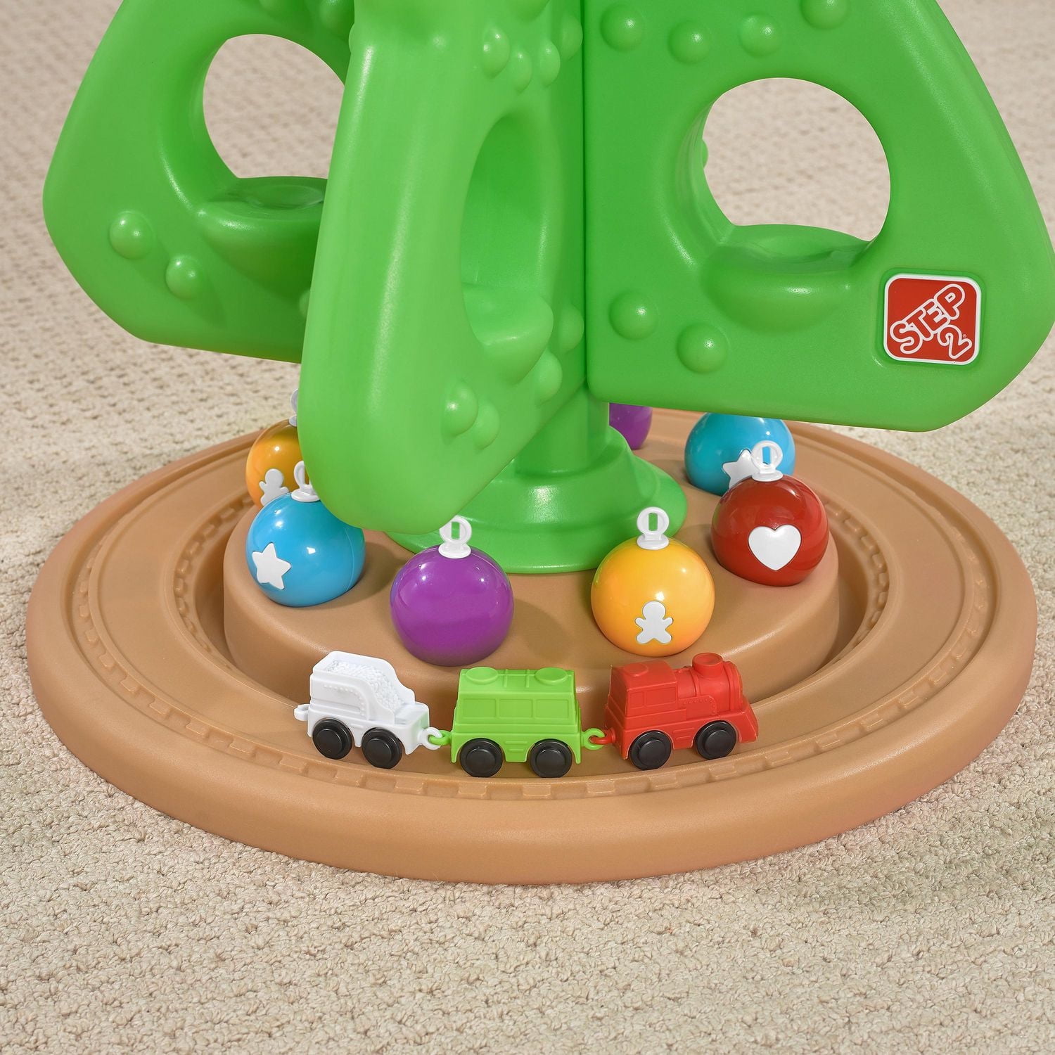Step2 Mon Premier Sapin de Noël Comprend un Train et 8 Ornements pour les Enfants de 18 Mois à 4 Ans