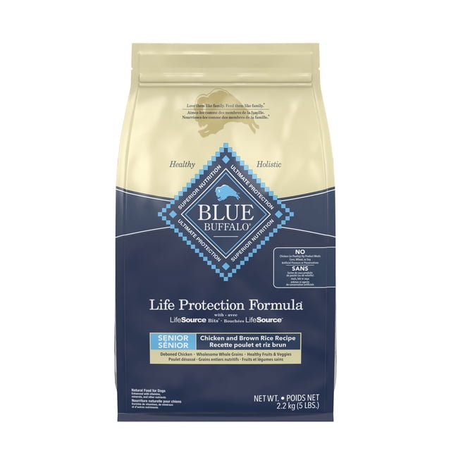 Blue Buffalo Life Protection Formula Natural Senior Dry Dog Food, Chicken and Brown Rice recipe in a 2.2 kg (5 lbs) bag featuring LifeSource Bits for antioxidant and immune support, free from poultry by-product meals, corn, wheat, and soy, formulated to promote senior dogs' health and vitality.